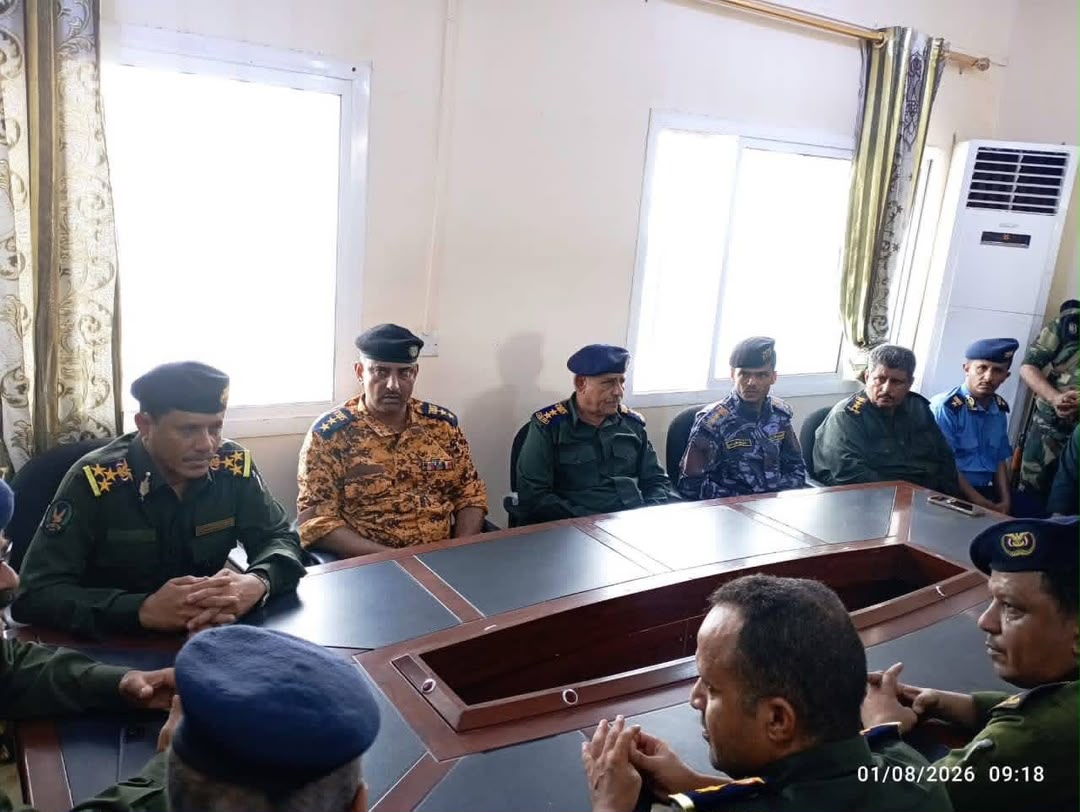 استلام وتسليم قيادة شرطة محافظة أبين بإشراف لجنة من وزارة الداخلية - استلام وتسليم قيادة شرطة محافظة أبين بإشراف لجنة من وزارة الداخلية -